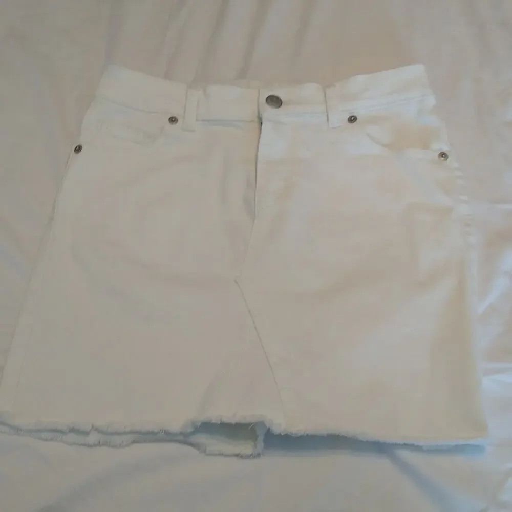 Cat and jack girls large white skirt.